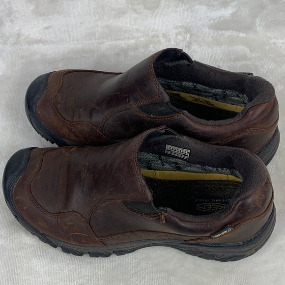 Keen Women’s Dark Brown Slip-On Insulated Oiled Leather Boots - Picture 6 of 16